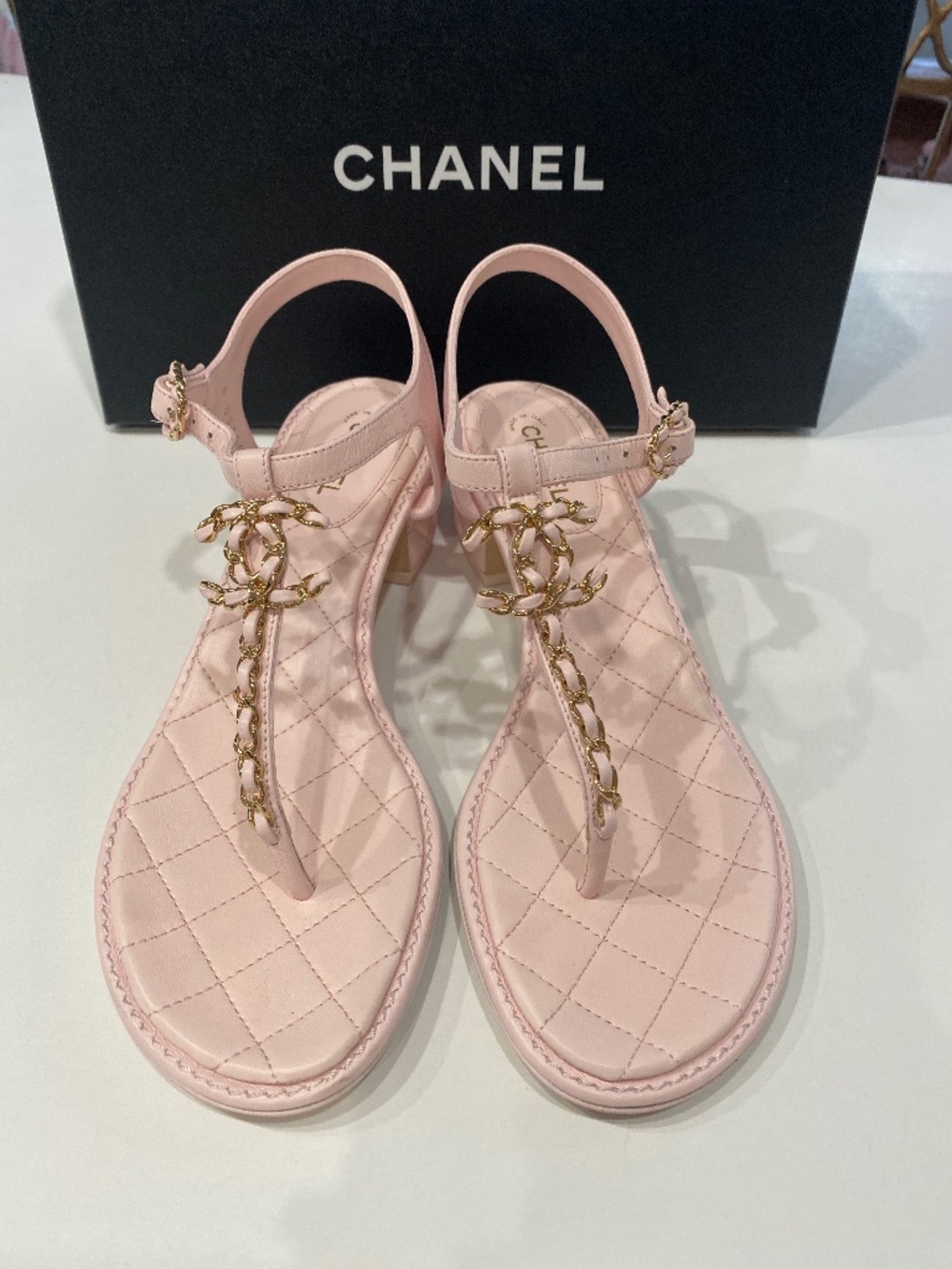 New Chanel light pink thong sandals size 39 block heel gold hardware